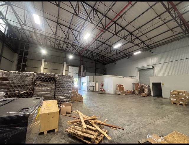 3,213M² WAREHOUSE TO LET IN AIRPORT INDUSTRIA